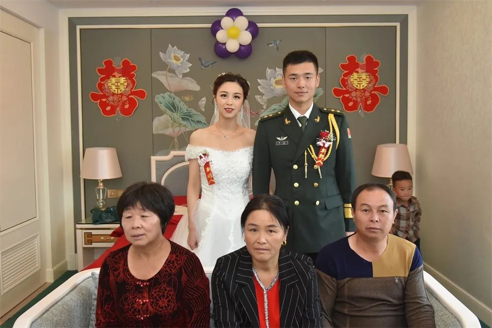 婚礼,军事|战鹰前，牵手美丽新娘！