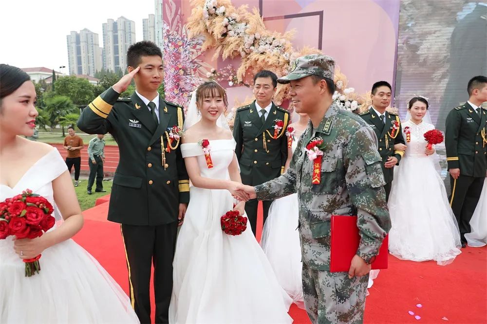 婚礼,军事|战鹰前，牵手美丽新娘！