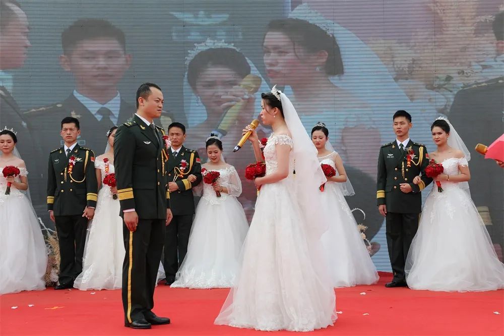 婚礼,军事|战鹰前，牵手美丽新娘！