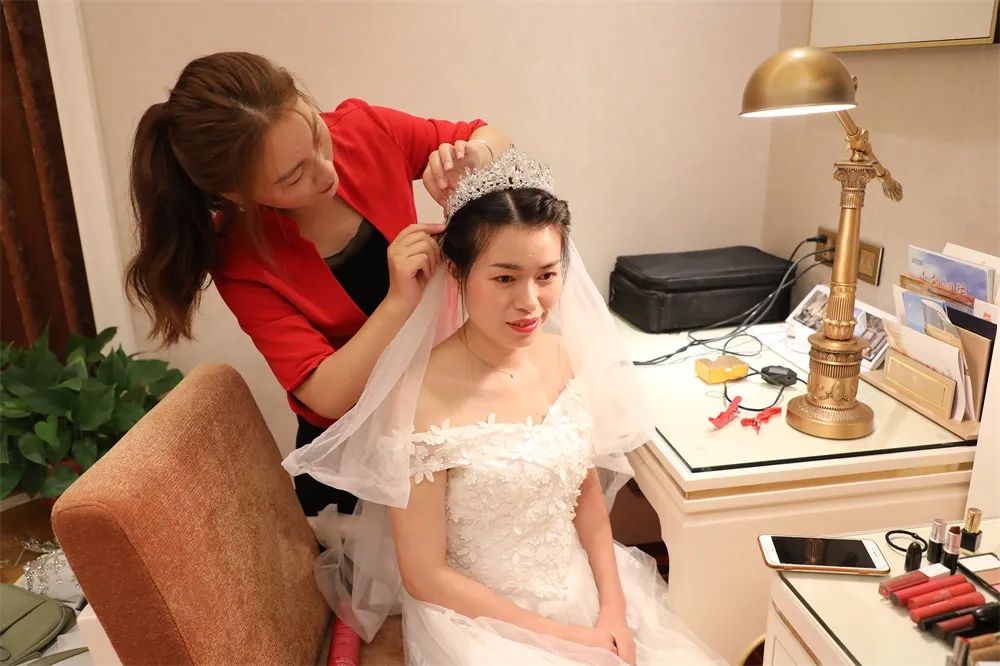 婚礼,军事|战鹰前，牵手美丽新娘！