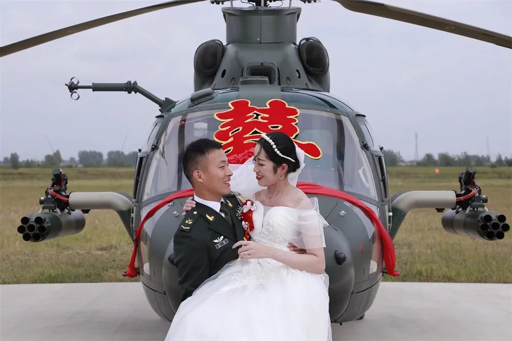 婚礼,军事|战鹰前,牵手美丽新娘!