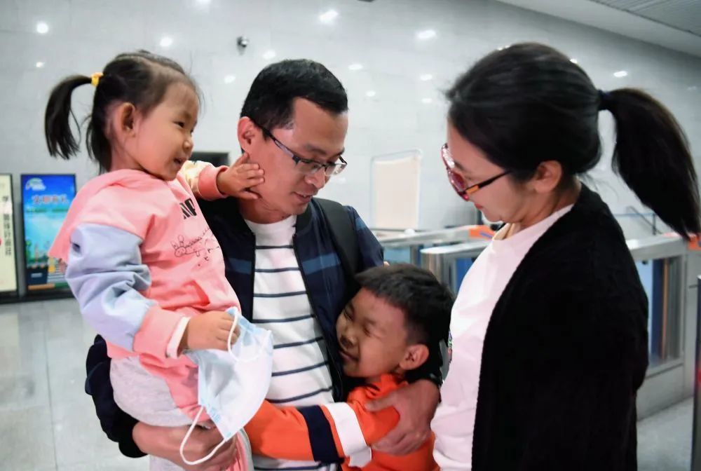 京沪高铁|旅游、结婚、吃大闸蟹……在高铁上，过一个“迟到的春节”！