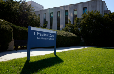 特朗普|突发！特朗普入住医院门口发现“可疑包裹”，附近街道被关闭