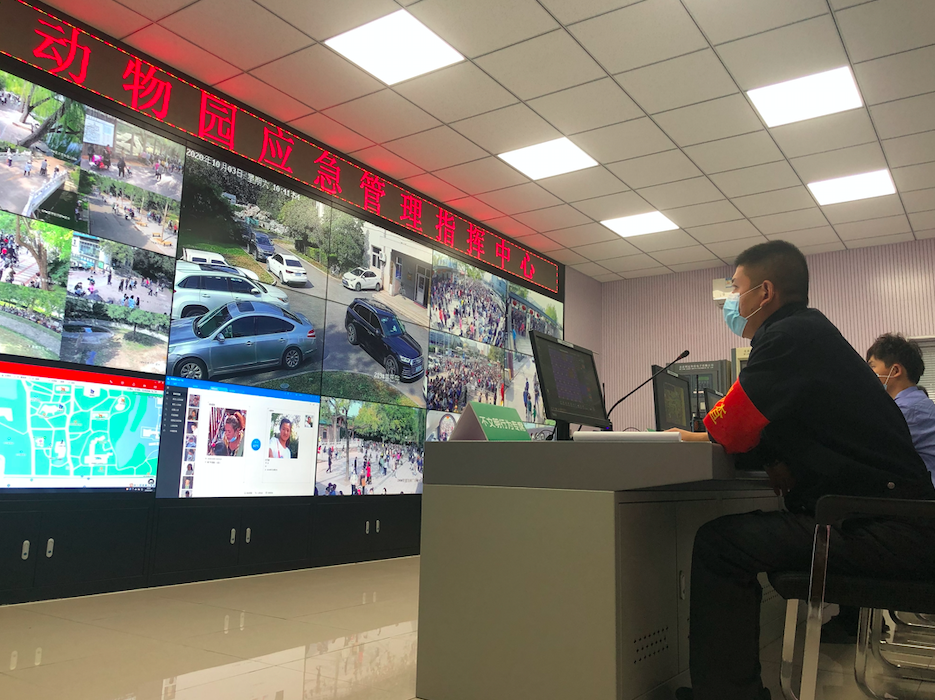 不文明行为|还敢投喂？北京动物园设“管控专席”，火眼金睛秒辨不文明行为