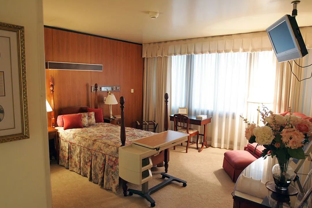 特朗普|特朗普入住的医院“总统套房”，多图曝光！