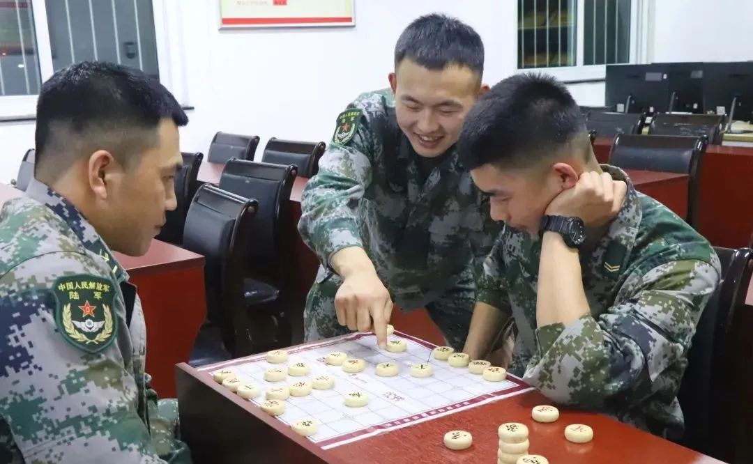 兵哥哥,军事|长假怎么过？小编带你看看兵哥哥在干啥