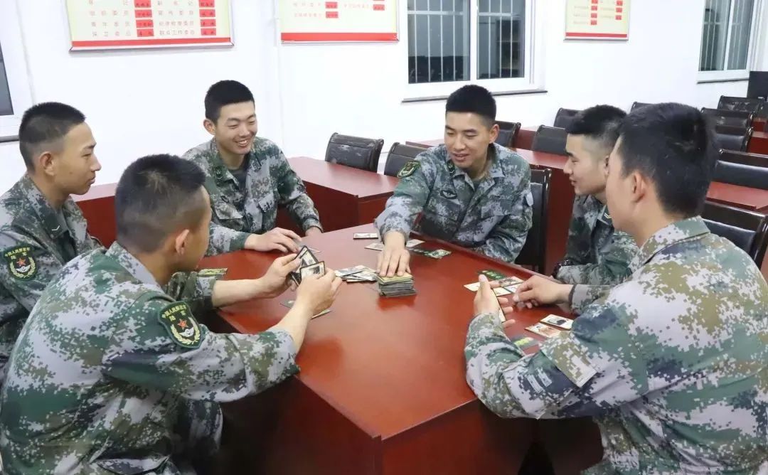 兵哥哥,军事|长假怎么过？小编带你看看兵哥哥在干啥