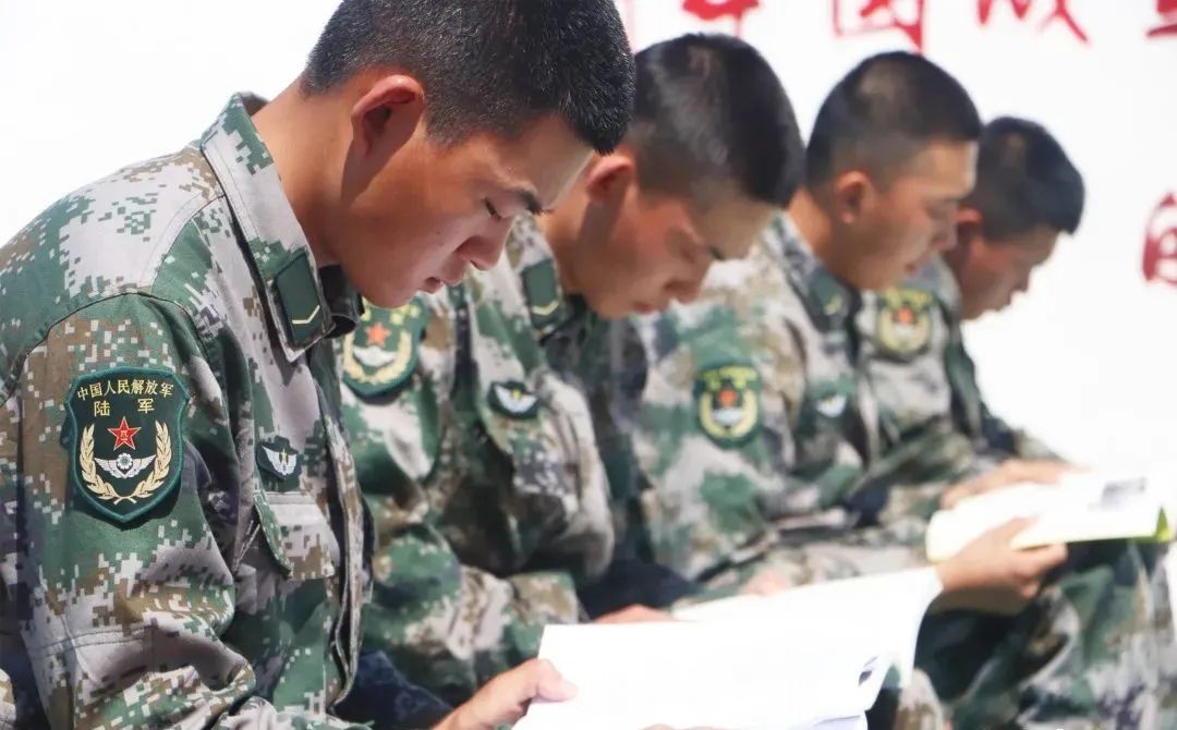 兵哥哥,军事|长假怎么过？小编带你看看兵哥哥在干啥