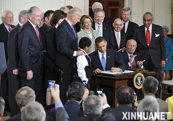 医疗保险|顶着牢狱之灾也要去外国买药治病，这1900万美国人怎么了？