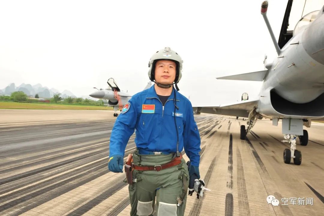 王建|惊心动魄！战机低空遭鸟撞击，37秒3次避开居民区