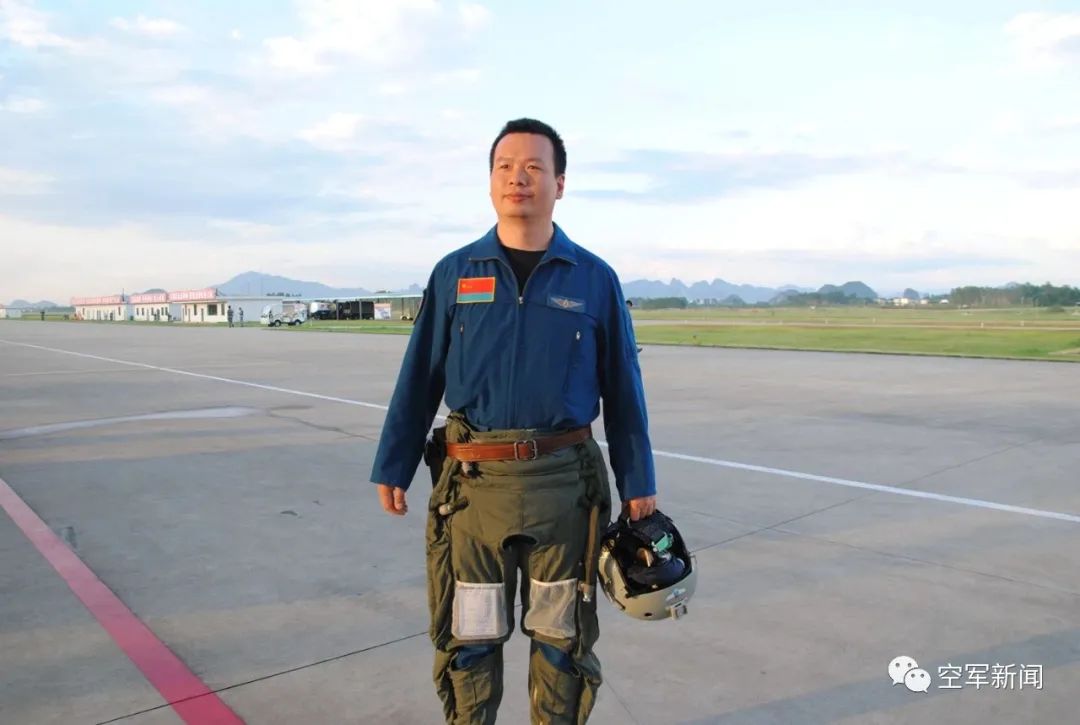 王建|惊心动魄！战机低空遭鸟撞击，37秒3次避开居民区