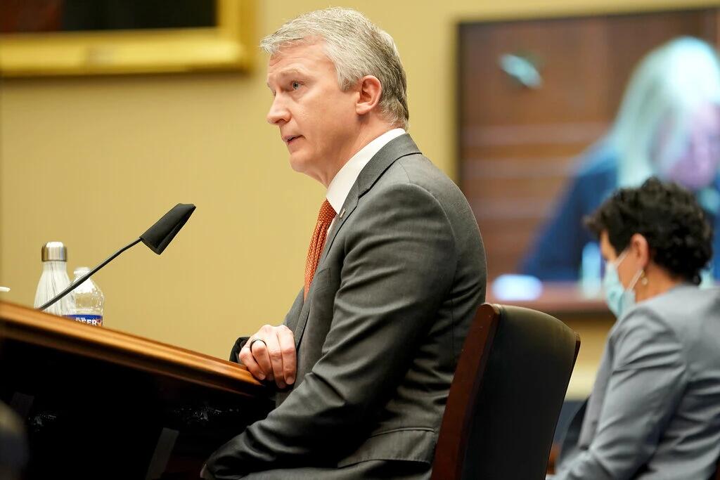 特朗普|美“吹哨官员”辞去最后一个政府职务，此前曾称自己因反对特朗普推荐“神药”被降职