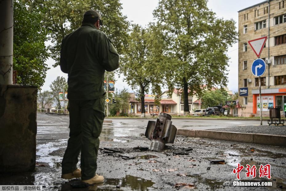 炸弹|亚阿冲突持续 纳卡地区城内街道现未引爆炸弹