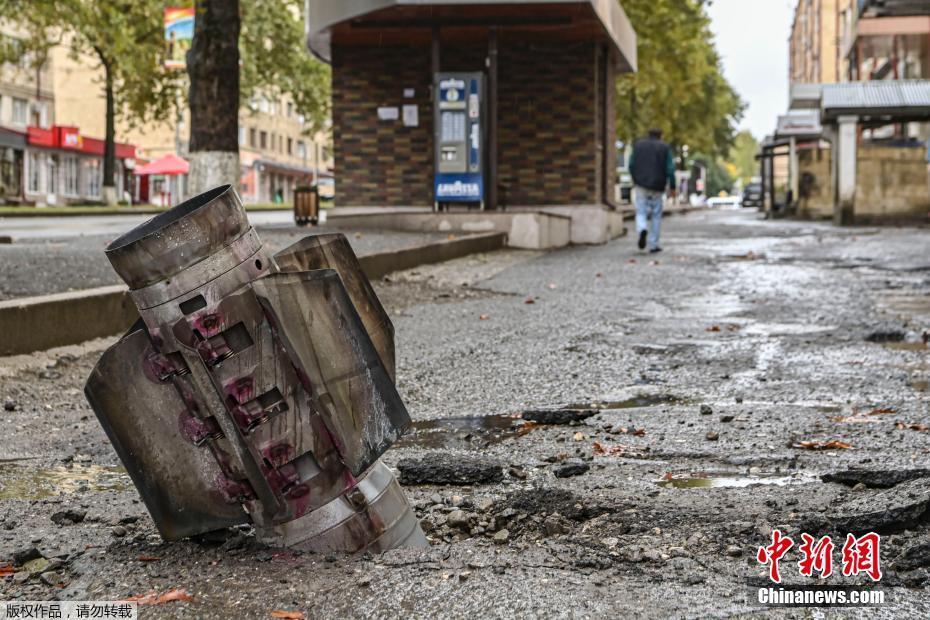 炸弹|亚阿冲突持续 纳卡地区城内街道现未引爆炸弹