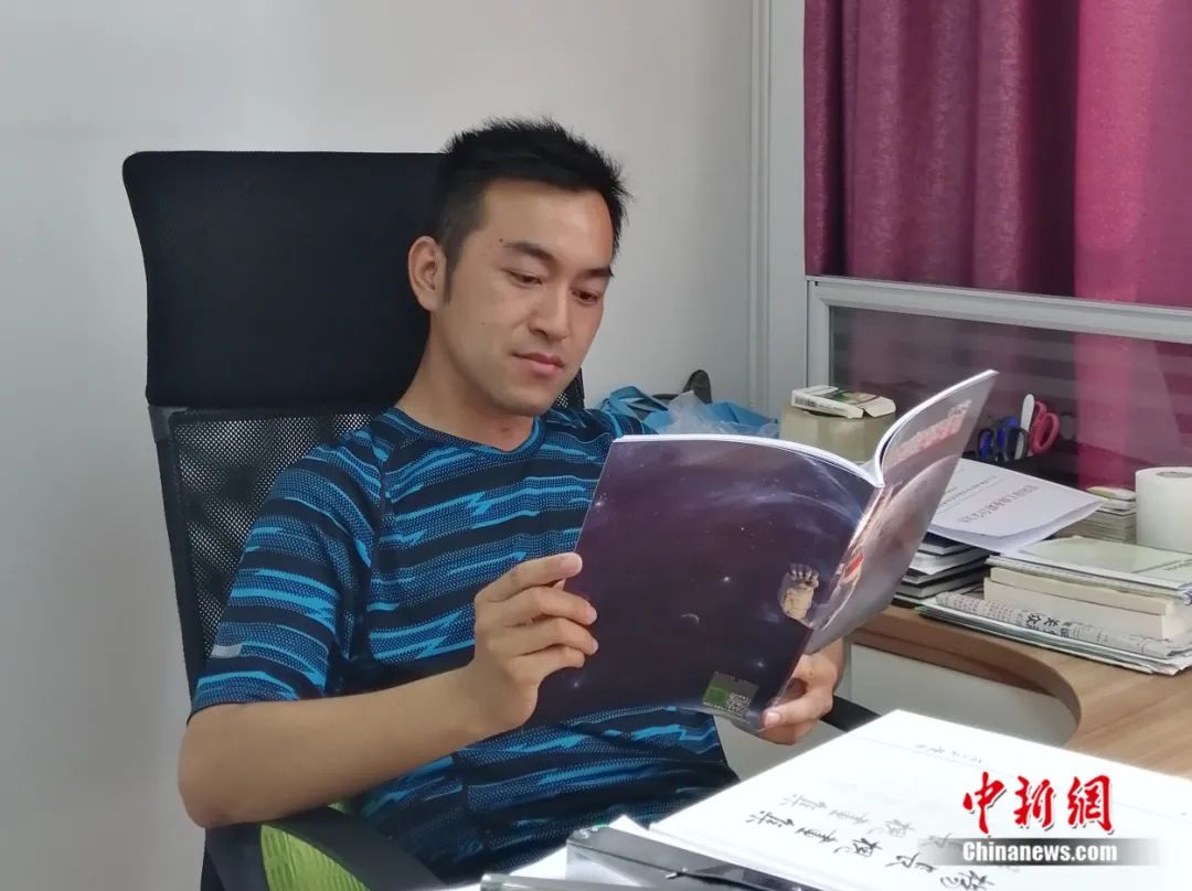 小人书|还记得儿时的“小人书”吗?他有近万册!只因为……