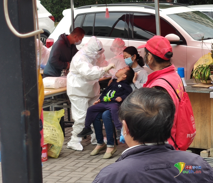 青岛核酸检测排队照片图片