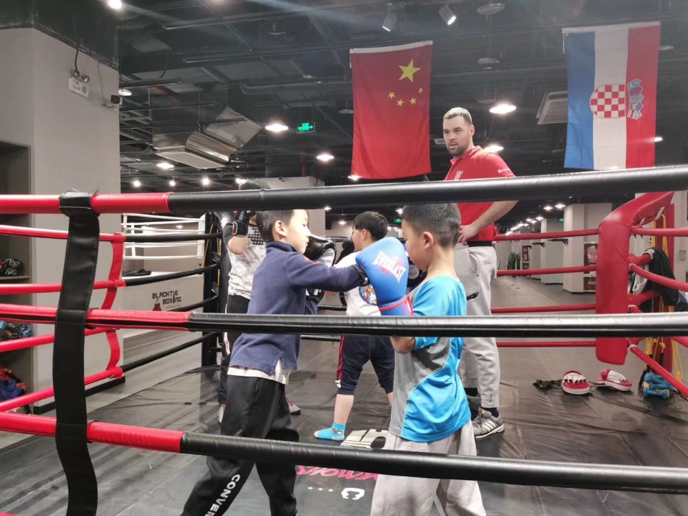 拳击|外国人眼中的小康｜欧洲“拳王”见证中国健康新风尚