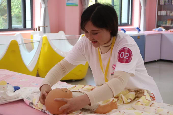 家政|巾帼家政暖万家｜摩拳擦掌，她们迎接家政技能“巅峰对决”！