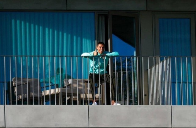 c罗女友|C罗感染新冠后首次现身，女友乔治娜曝出两人通话短视频