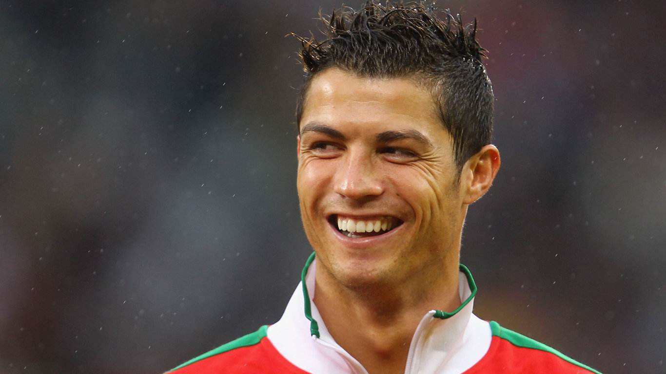 c罗女友|C罗感染新冠后首次现身，女友乔治娜曝出两人通话短视频