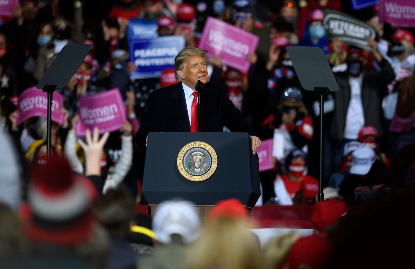 特朗普|特朗普呼吁郊区女性为其投票：你们应该比任何人都喜欢我