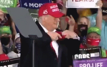特朗普|特朗普集会上不戴口罩频繁互动 一把扯下领带扔向观众