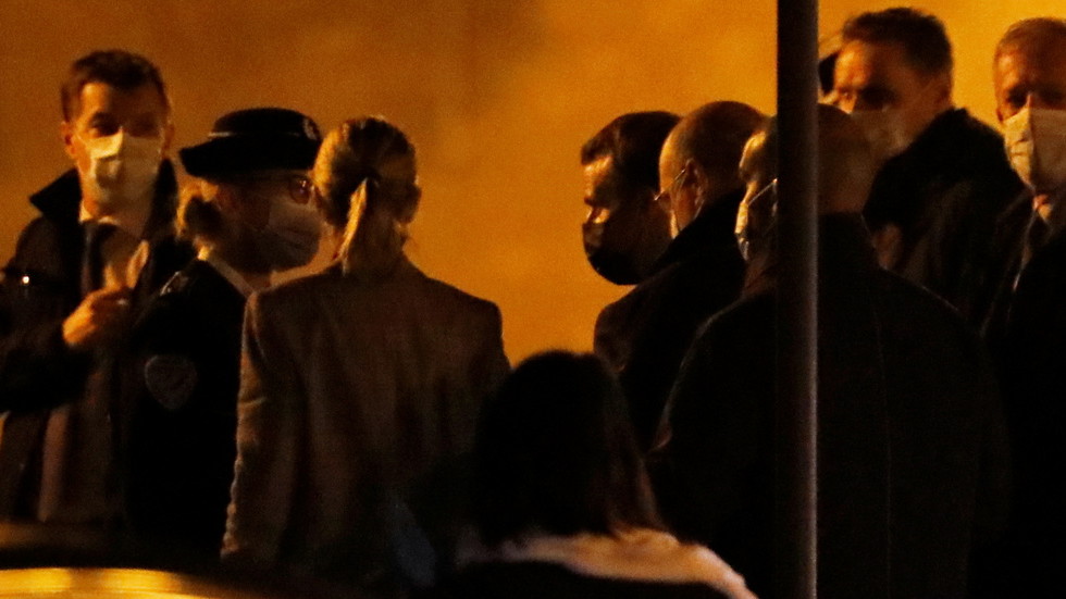 国际社会|突发！法国巴黎一老师被“斩首”，马克龙：这是“伊斯兰恐怖袭击”