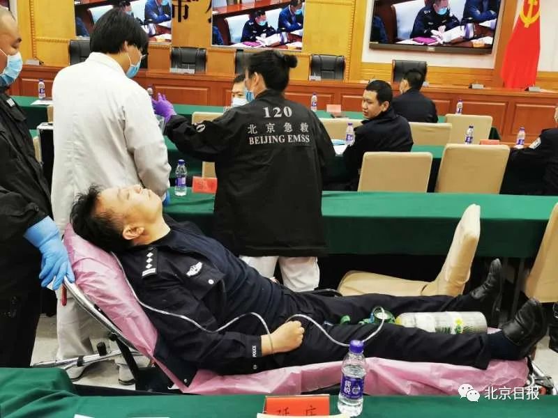 法制|“卡里有钱，密码给你，你们刷吧”