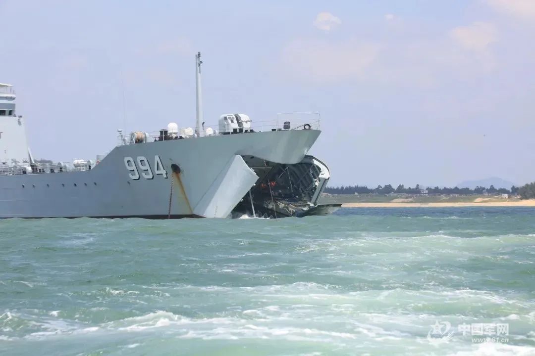 海军|中国海军陆战队讲述：抢滩登陆，我们为冲锋而生