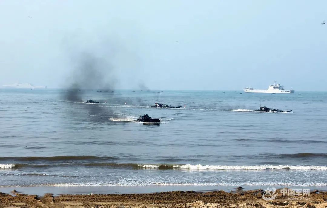 海军|中国海军陆战队讲述：抢滩登陆，我们为冲锋而生