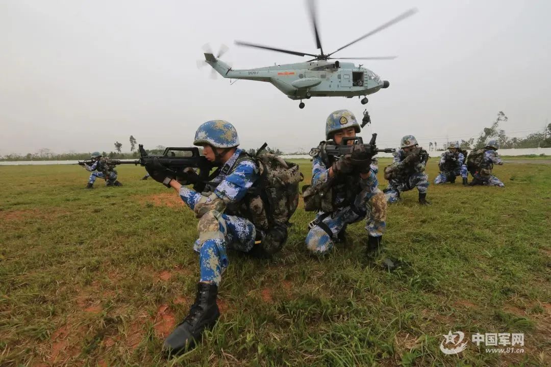 海军|中国海军陆战队讲述：抢滩登陆，我们为冲锋而生