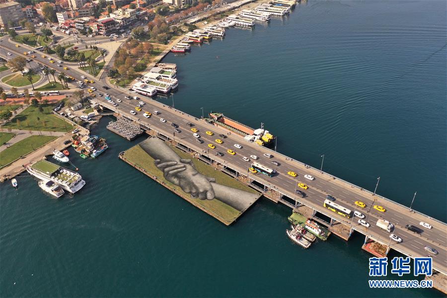 伊斯坦布尔|法艺术家在伊斯坦布尔绘制巨幅露天画作