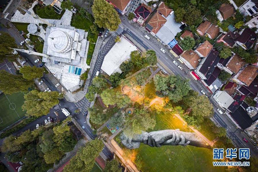 伊斯坦布尔|法艺术家在伊斯坦布尔绘制巨幅露天画作