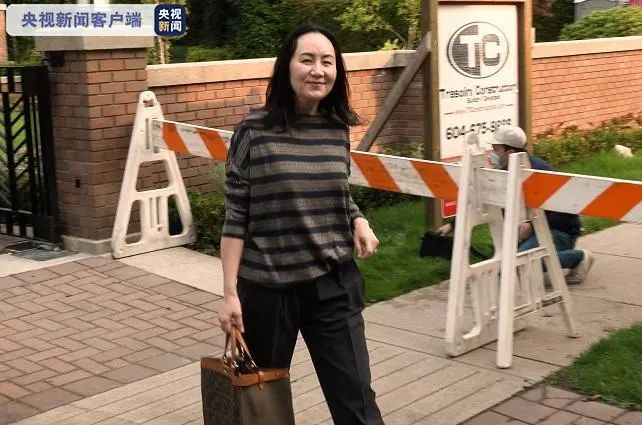 孟晚舟|加边检官员：误将孟晚舟手机密码交给警方，我脸红了