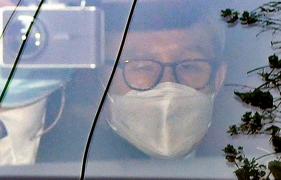 李明博|韩国前总统李明博被收监 开始正式服刑