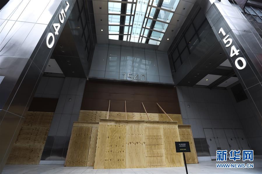 王迎|纽约:店铺“装甲”保安全