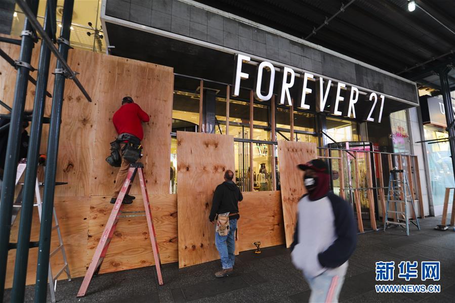 王迎|纽约:店铺“装甲”保安全