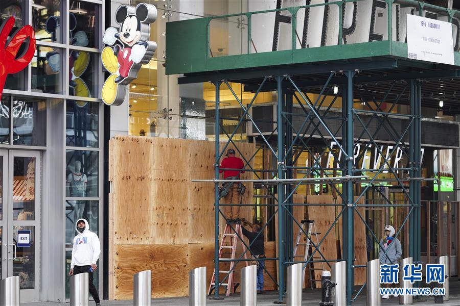 王迎|纽约:店铺“装甲”保安全