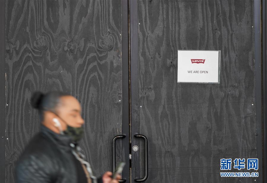 王迎|纽约:店铺“装甲”保安全