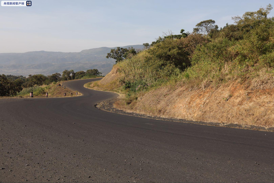 央视新闻|中国承建的埃塞俄比亚米迪公路项目交工验收[图]