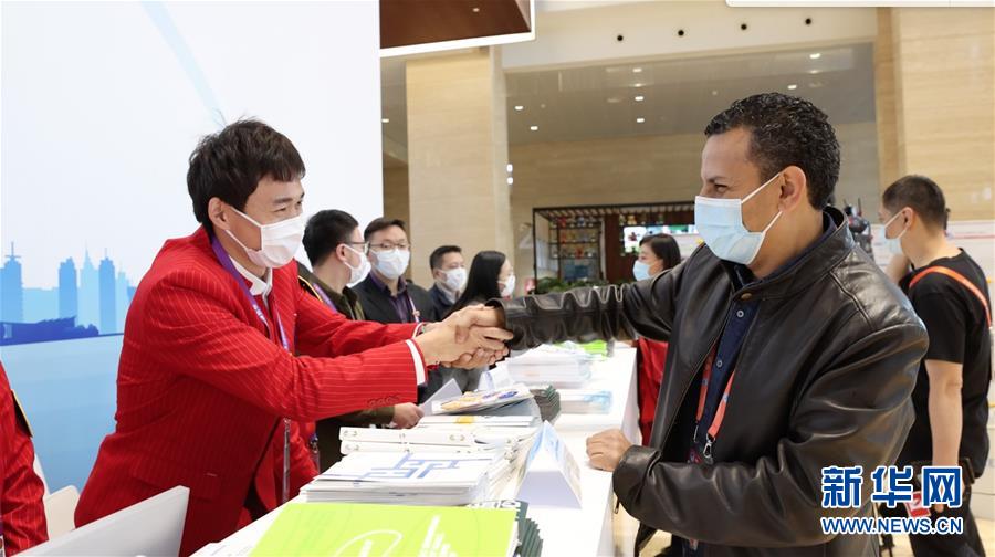 国家会展中心|多语种“小叶子”：与进博会共成长