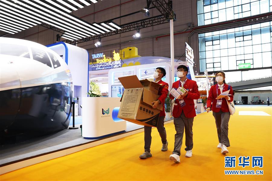 国家会展中心|多语种“小叶子”：与进博会共成长