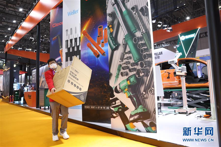 国家会展中心|多语种“小叶子”：与进博会共成长