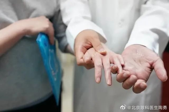 社会|暖哭！为陶勇医生挡下致命一刀的她，做了一个决定