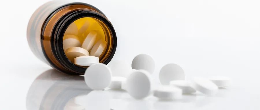 阿司匹林|医者名片｜阿司匹林怎么吃才好？早上还是晚上？餐前还是餐后？