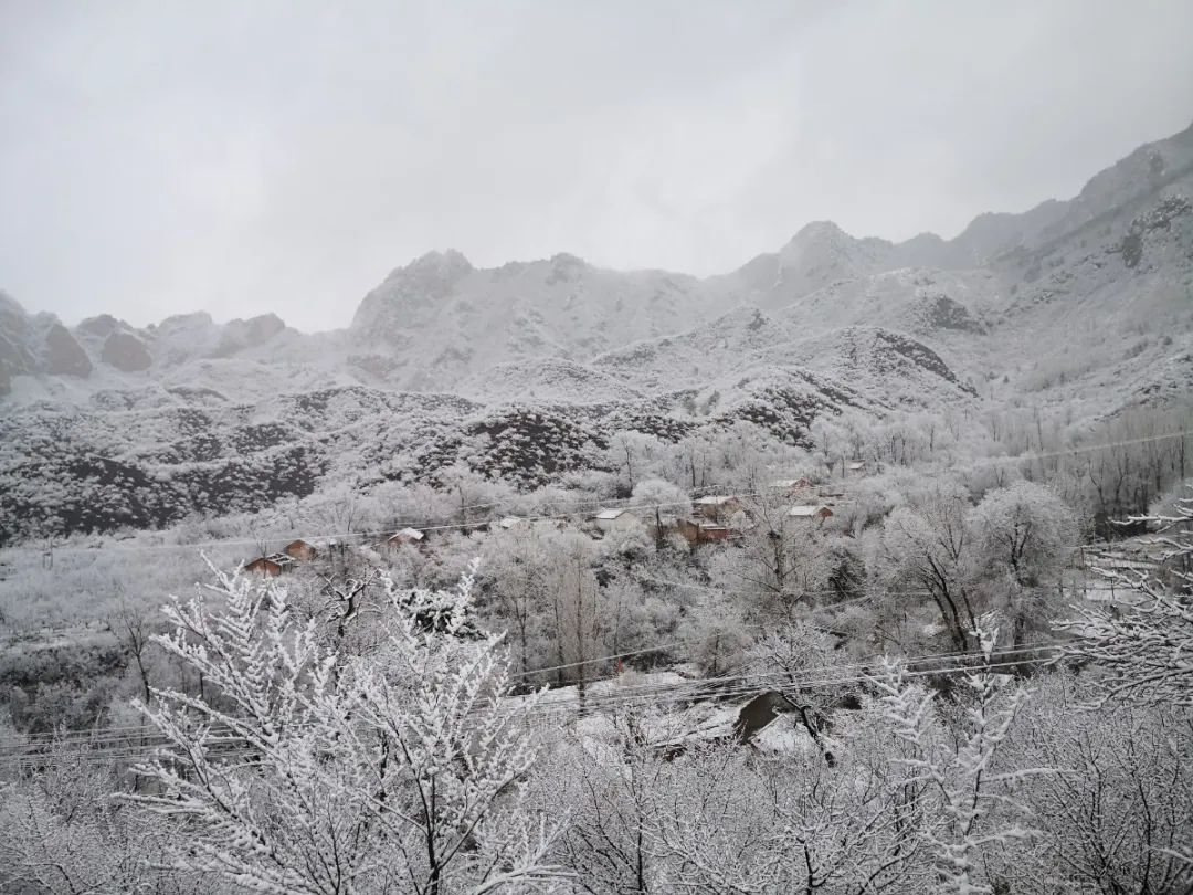 怀柔|北京山区来了今冬头场雪！群山戴雪，超美！