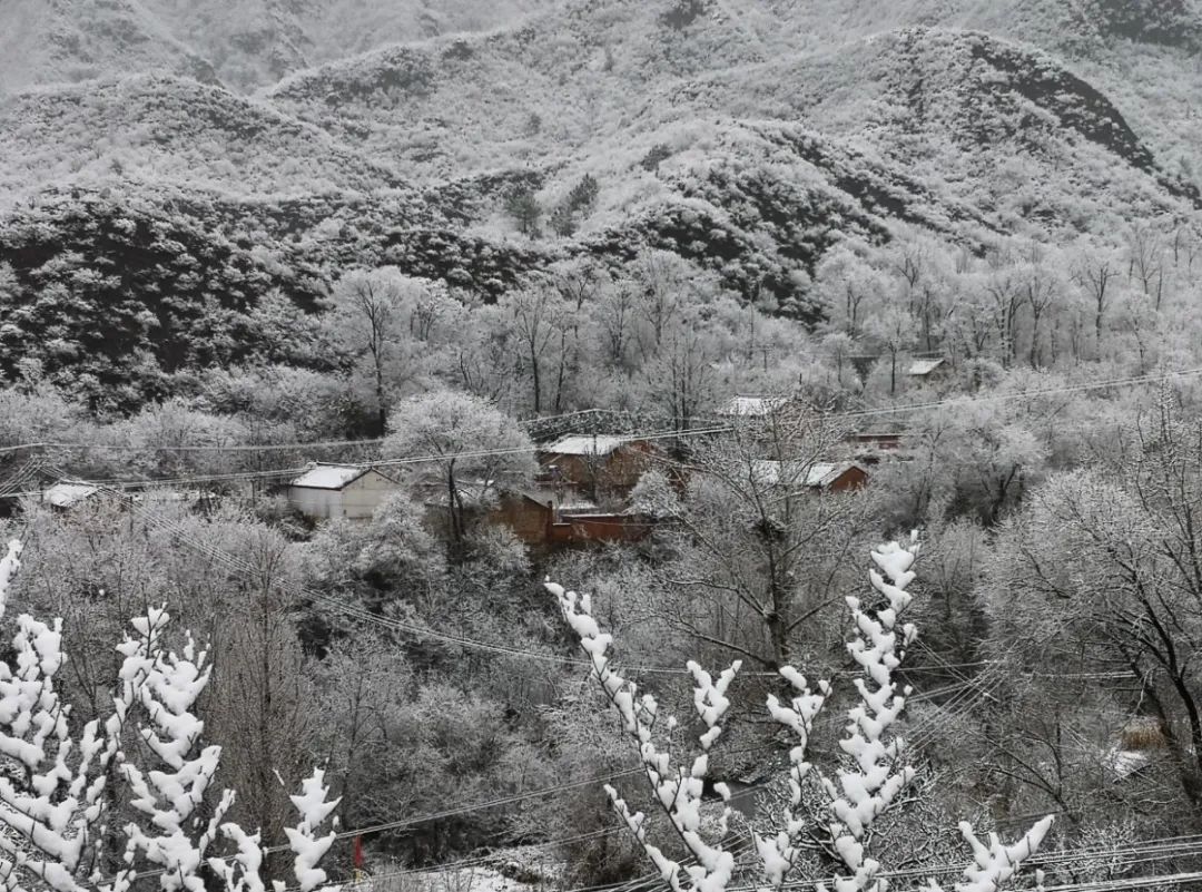 怀柔|北京山区来了今冬头场雪！群山戴雪，超美！