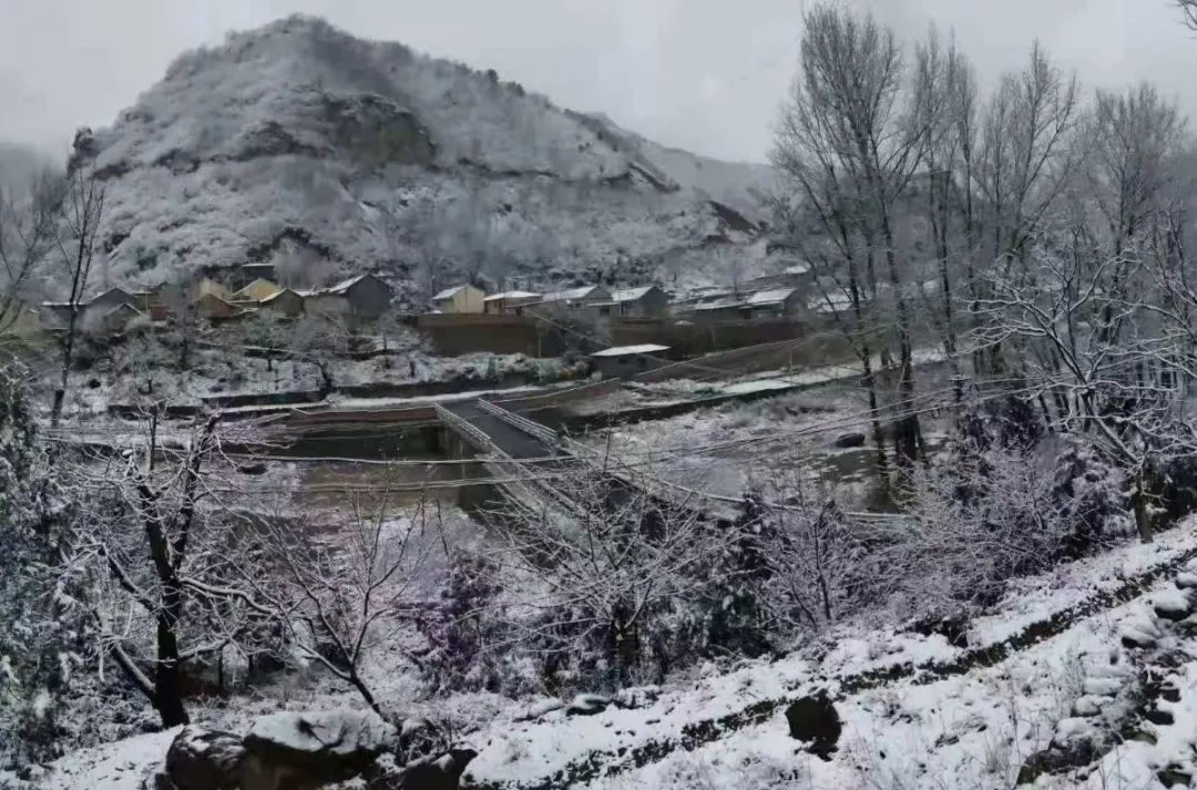 怀柔|北京山区来了今冬头场雪！群山戴雪，超美！