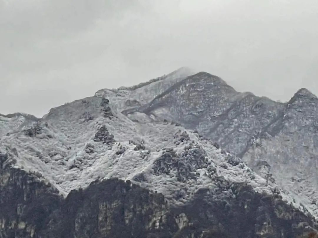 怀柔|北京山区来了今冬头场雪！群山戴雪，超美！