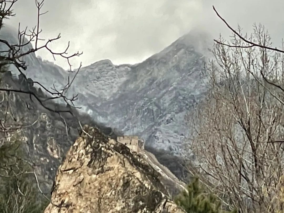 怀柔|北京山区来了今冬头场雪！群山戴雪，超美！